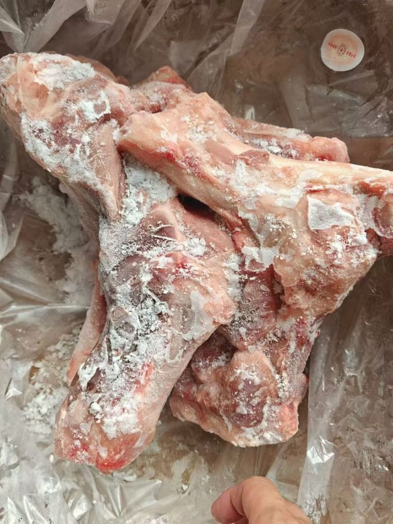 新鲜带肉前腿骨