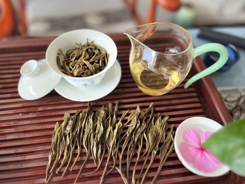云南西双版纳源厂地普洱茶：晒青毛茶