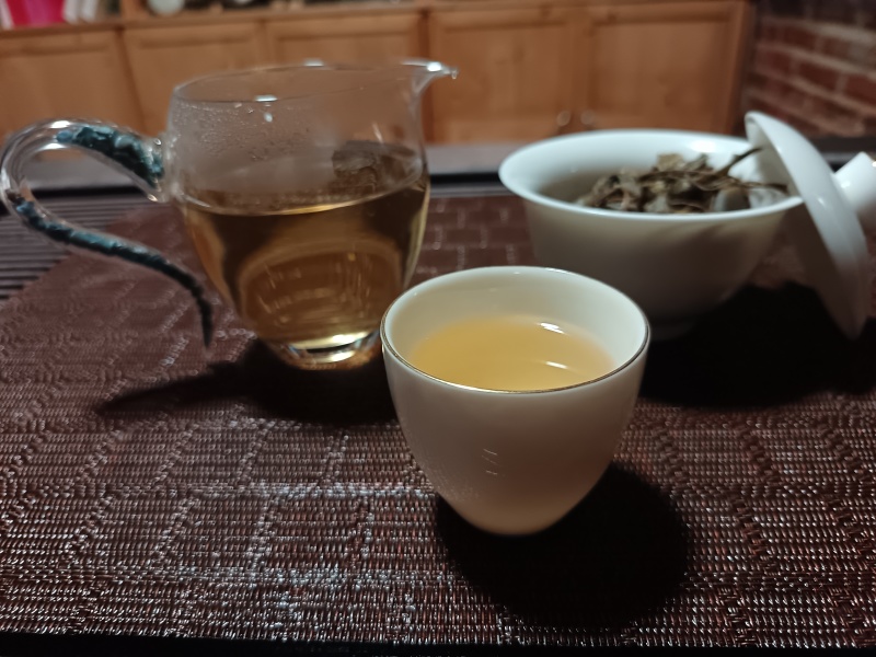 云南西双版纳源厂地普洱茶：晒青毛茶
