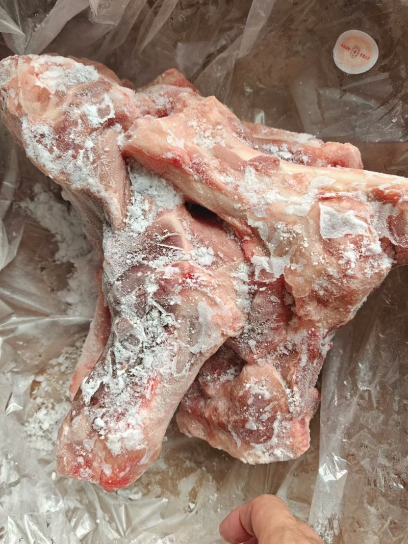 带肉前腿骨，30%肉，新货20吨，标猪