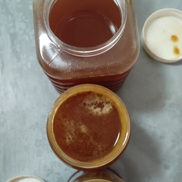正宗农家土蜂蜜，现在只有一百多斤了，有需要的赶紧