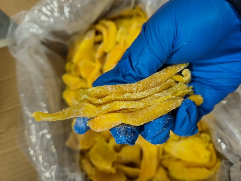 芒果干中小片，电商价位。颜色统一，不发硬，不发酵，不湿。