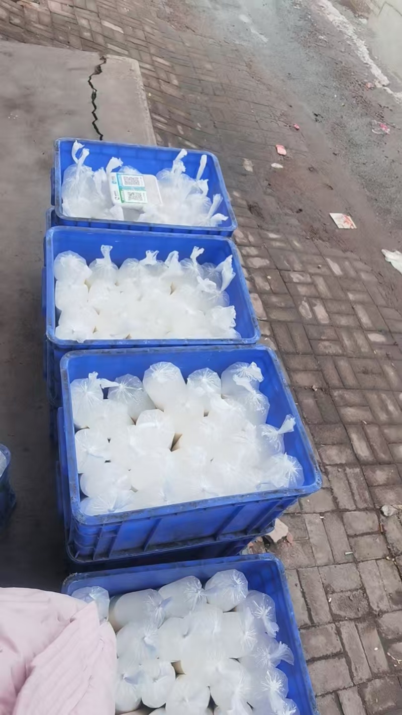 鲜牛奶批发，牛场直供，欢迎来参观