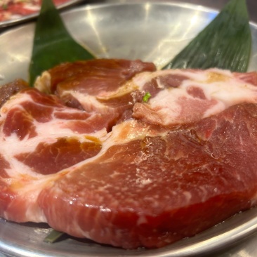 热鲜猪大前段生鲜猪头肉冷鲜猪肉家用卤煮食材同城生鲜