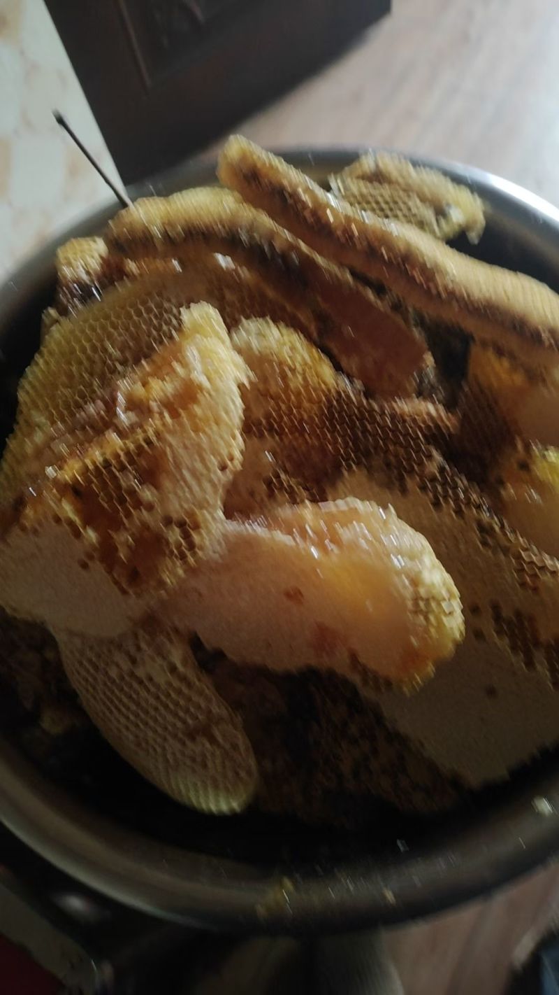 深山百花酿，纯正土蜂蜜，一瓶500克