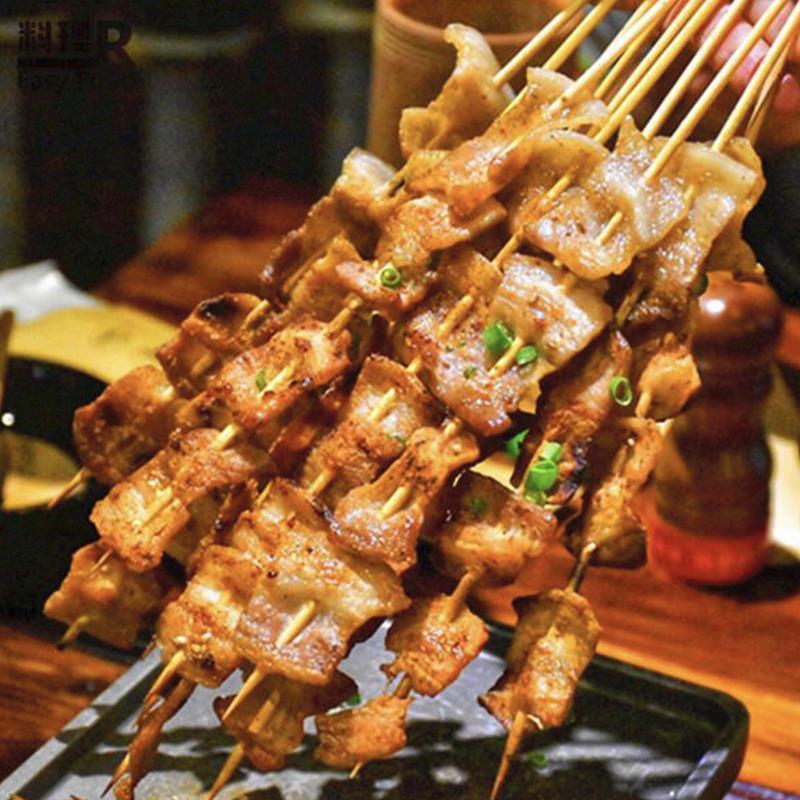 五花肉串成品串直接上炉烤，质量很好