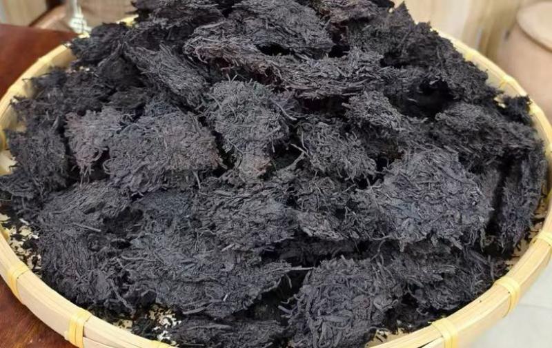 九十年代六堡灵芝香老茶团，一个茶团大概6.7斤
