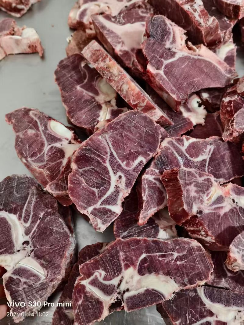 满肉牛脖骨