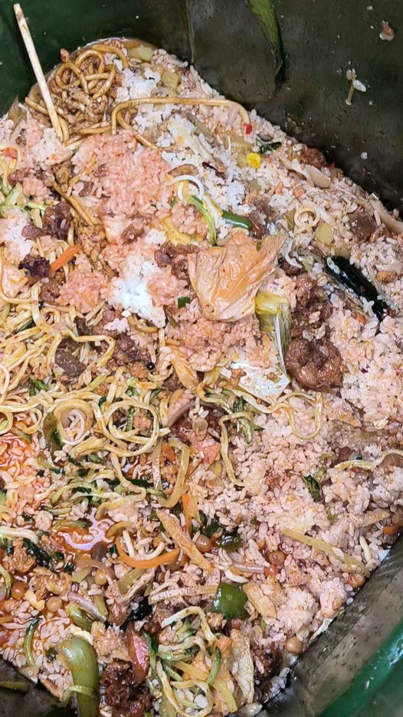 纯学校饭渣，每天10吨。没有辣椒麻椒。