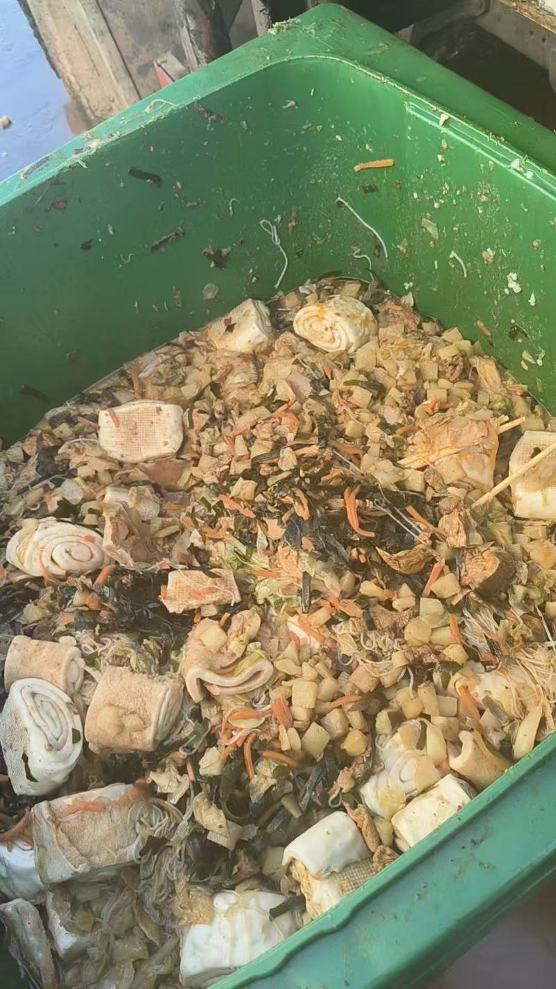 纯学校饭渣，每天10吨。没有辣椒麻椒。