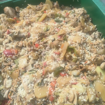 纯学校饭渣，每天10吨。没有辣椒麻椒。