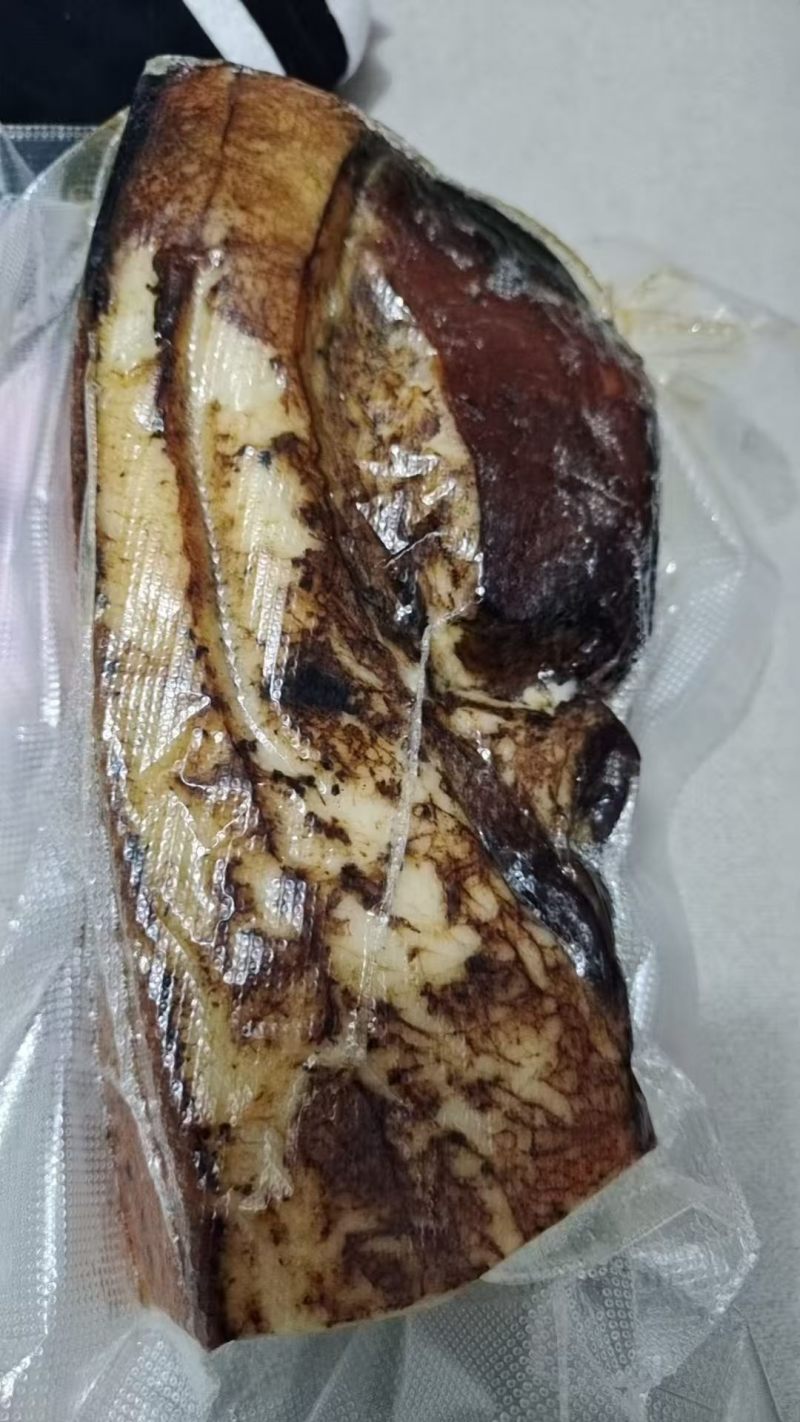 卖四川农村土猪腊肉，**的正宗土猪，不喂饲料的，
