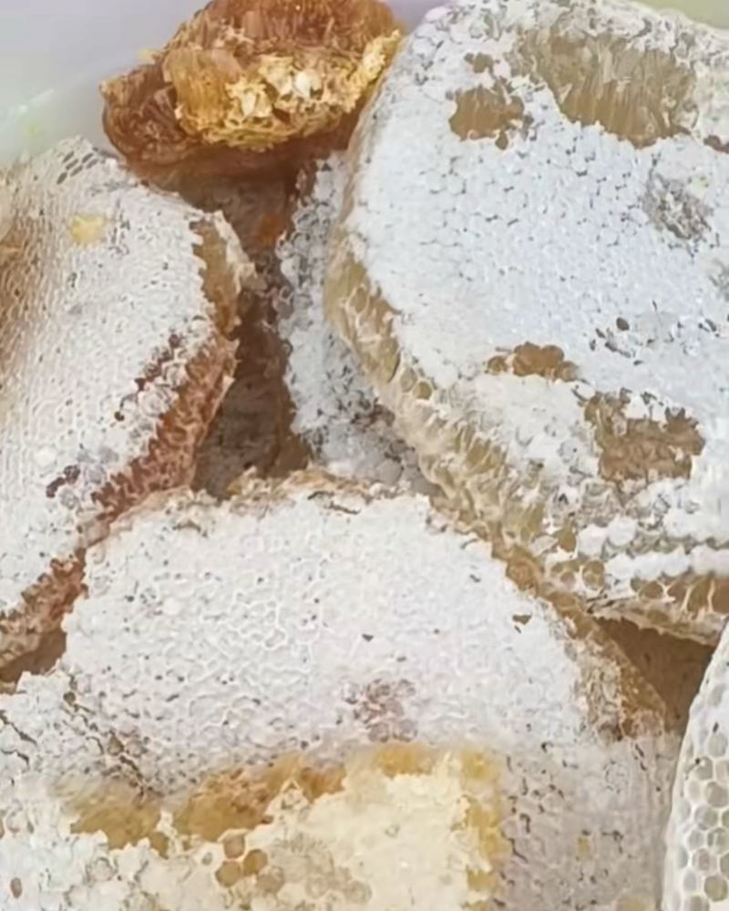 云南边境深山野生蜜