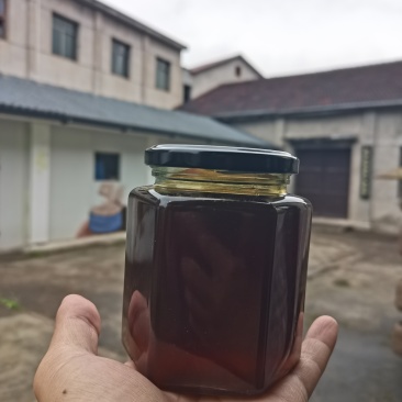 武义高山土蜂蜜，云端土蜂蜜，一斤一瓶。两斤包邮！感谢大家助农