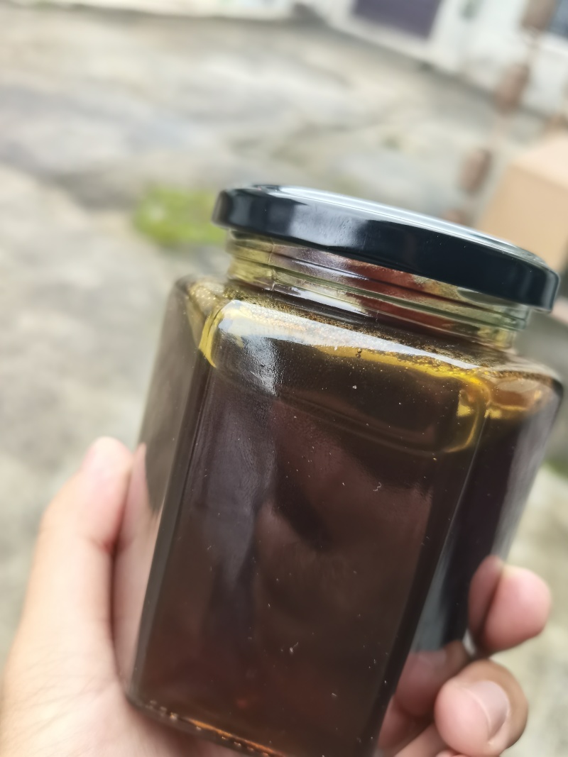 武义高山土蜂蜜，云端土蜂蜜，一斤一瓶。两斤包邮！感谢大家助农