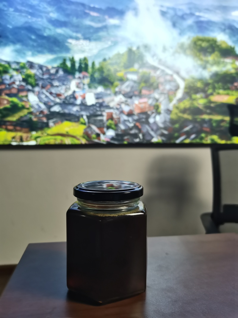 武义高山土蜂蜜，云端土蜂蜜，一斤一瓶。两斤包邮！感谢大家助农