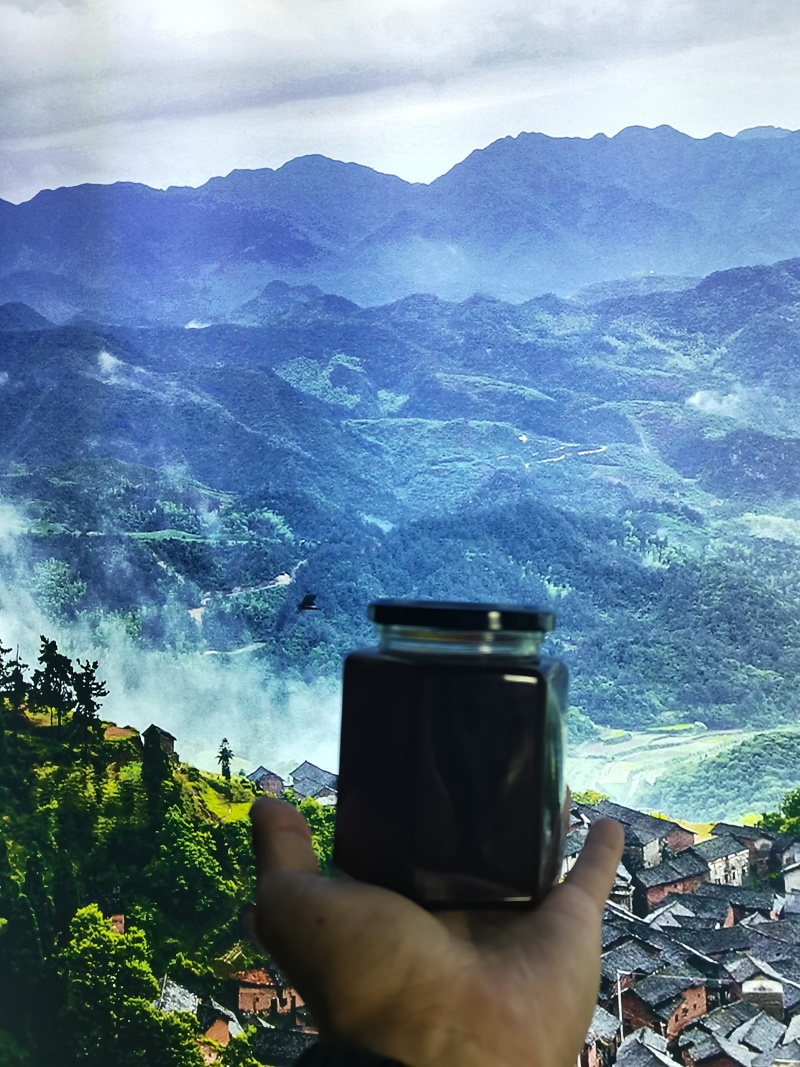 武义高山土蜂蜜，云端土蜂蜜，一斤一瓶。两斤包邮！感谢大家助农