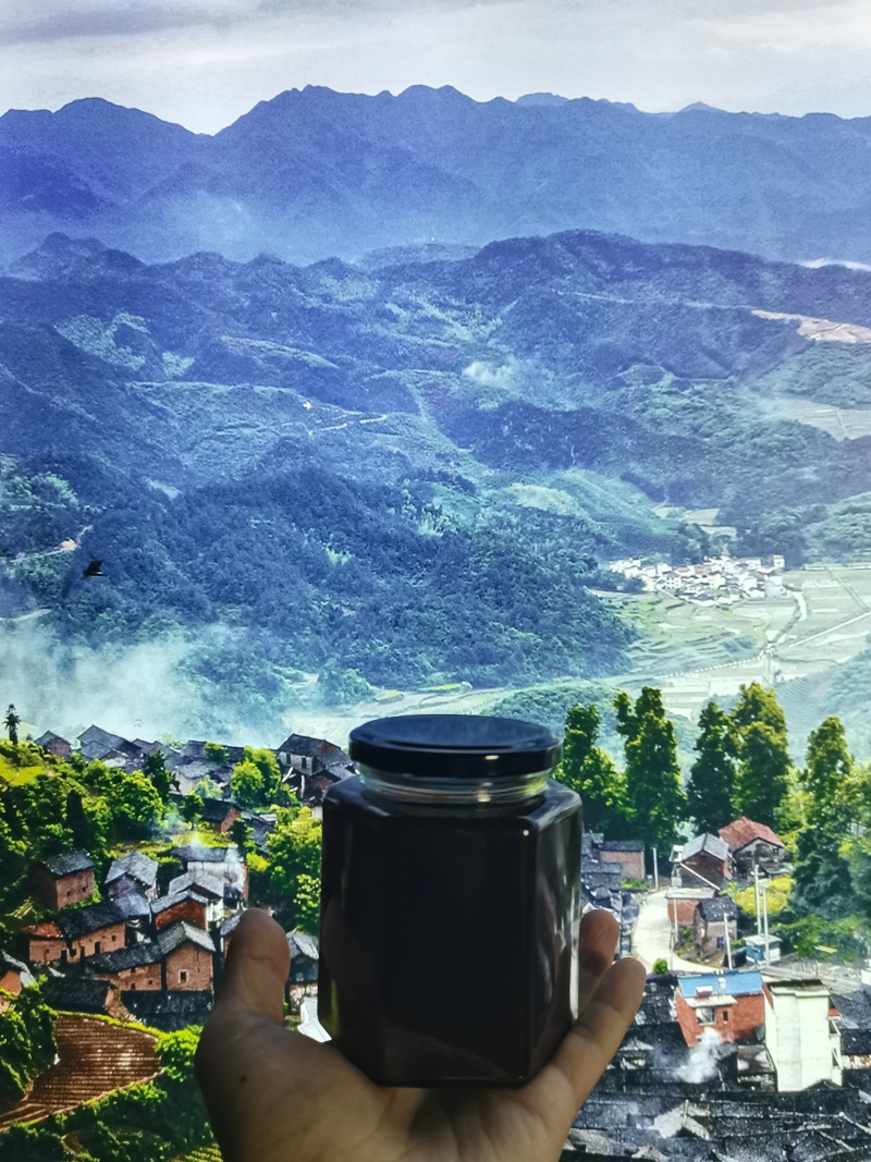 武义高山土蜂蜜，云端土蜂蜜，一斤一瓶。两斤包邮！感谢大家助农