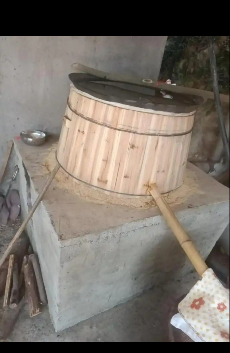 湖北十堰市郧西县城关镇土烧包谷大曲酒
