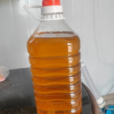 农家自炸纯花生油，假一赔百需要的老板联系