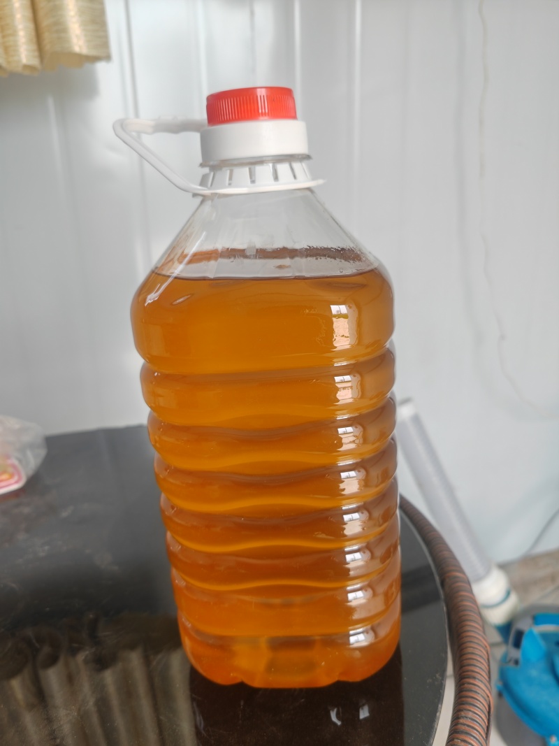 农家自炸纯花生油，假一赔百需要的老板联系