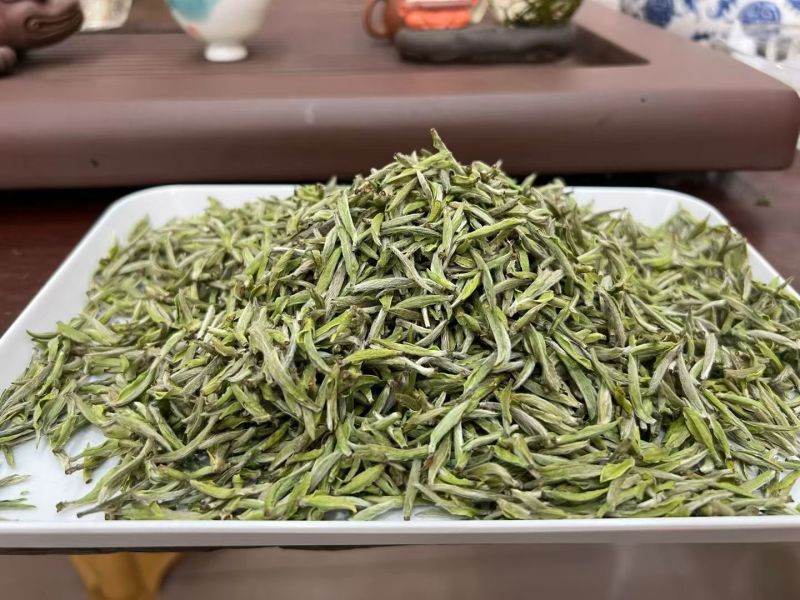很困难.但是依然在坚持。一个茶农的无奈………………茶青制作成