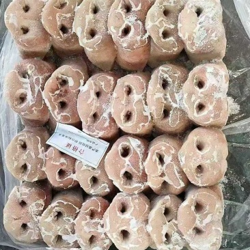 肥猪去骨猪拱嘴，毛净度高，解冻出成高，箱装两板十公斤45-5