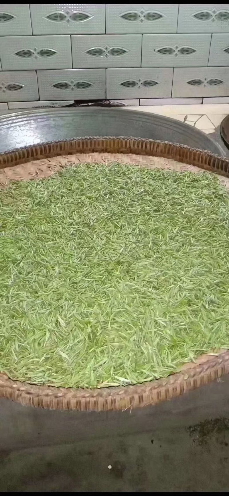 董务古树茶，咱家坡地种植，味道甘甜，茶味浓