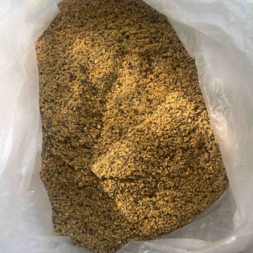 可用于育肥牛羊，鱼发酵料，蛋白35