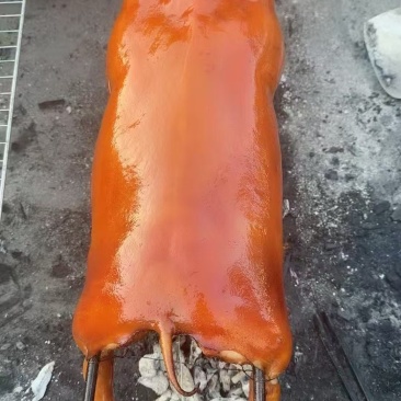 东方四更烤乳猪