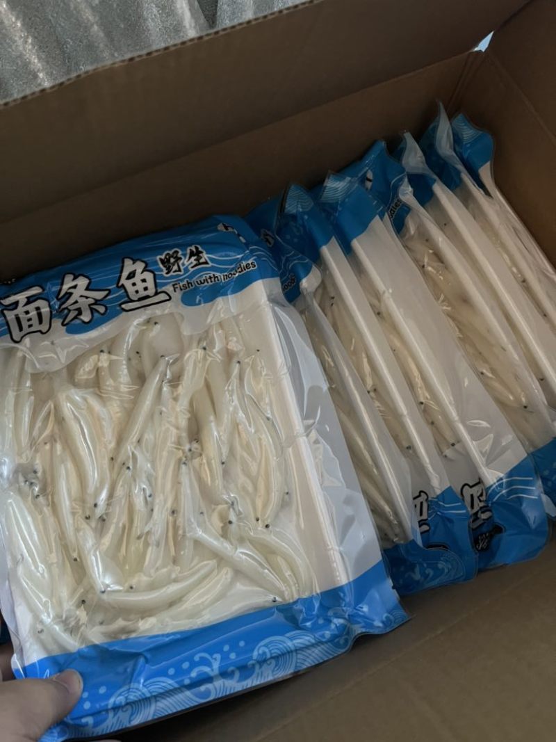 面条鱼，银鱼，一袋350克，一箱20袋。