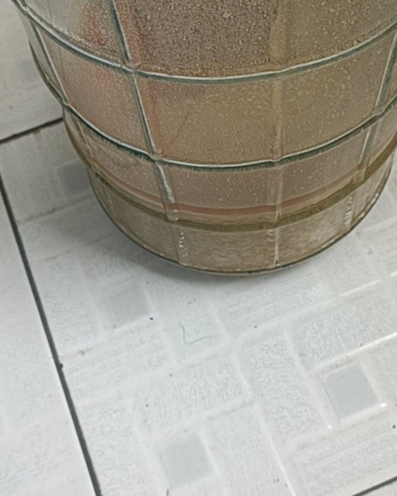 正宗深山土蜂蜜。这个蜂蜜是有点苦的。