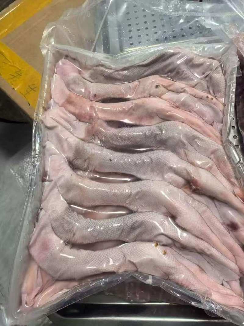 新鲜现杀鹅脖，又大又漂亮，全国可抽真空配送