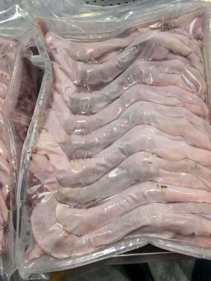 新鲜现杀鹅脖，又大又漂亮，全国可抽真空配送