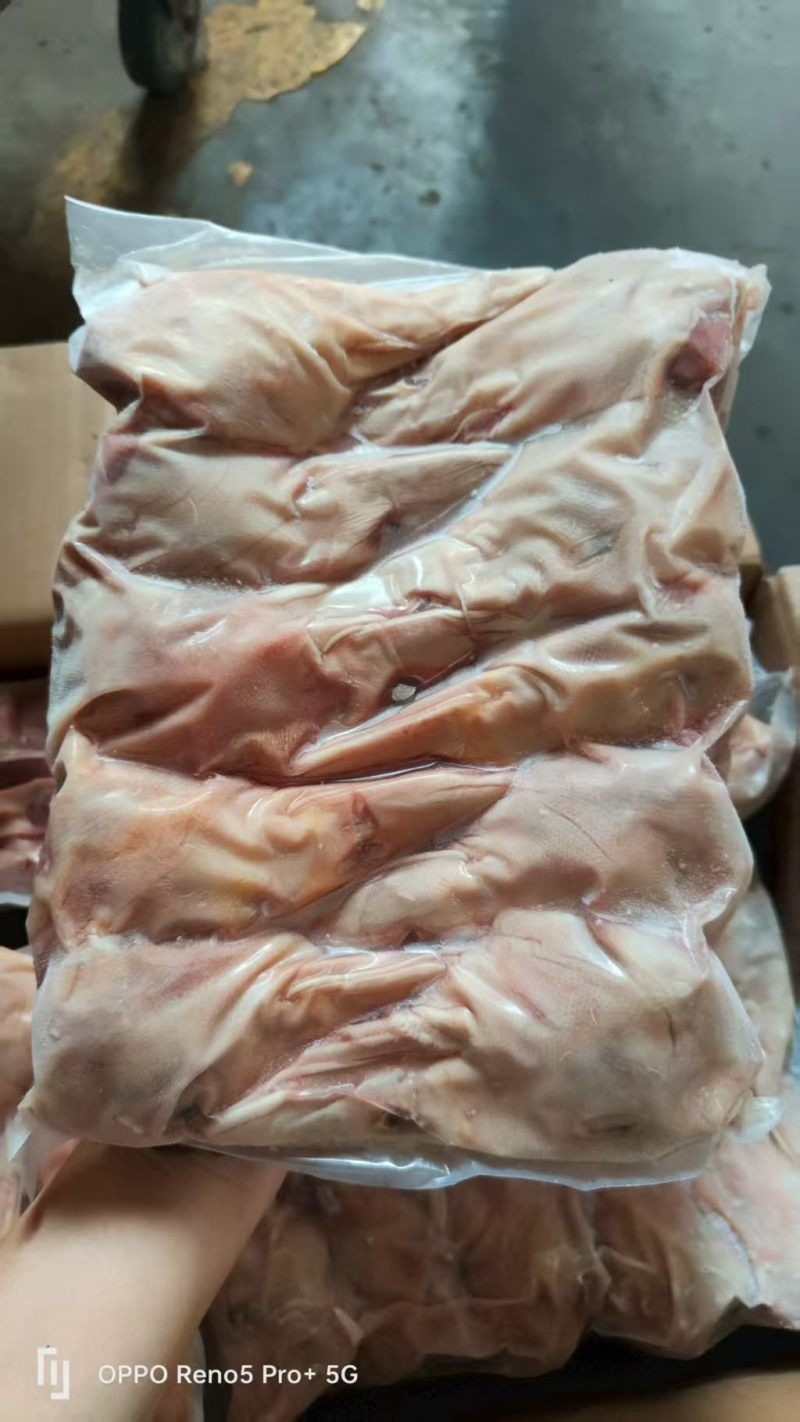 鸭头规格齐全一级二级大板鸭头工厂直发全国冷链物流发货量大从优