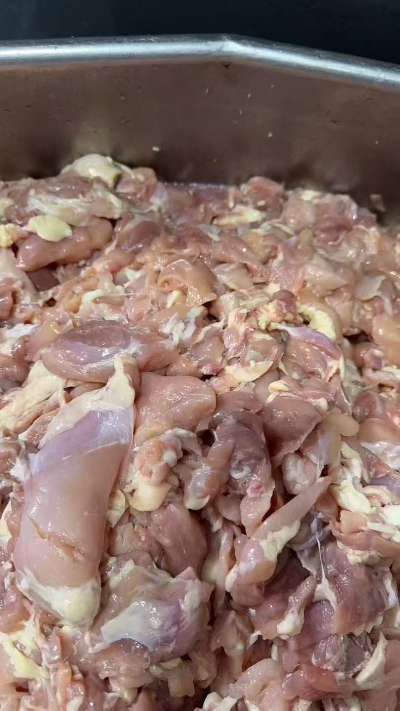 鸡腿肉带皮腿肉腿肉丁规格可按要求定制工厂直发全国冷链物流发货