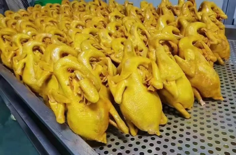 电商**:盐焗鸡。麻椒鸡。酱香鸡。酱香鸭，个位数一只。真空锁