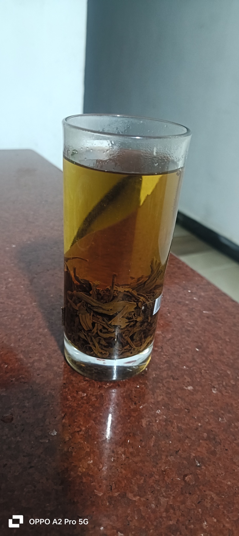 高山云雾野茶叶，瓷园红。