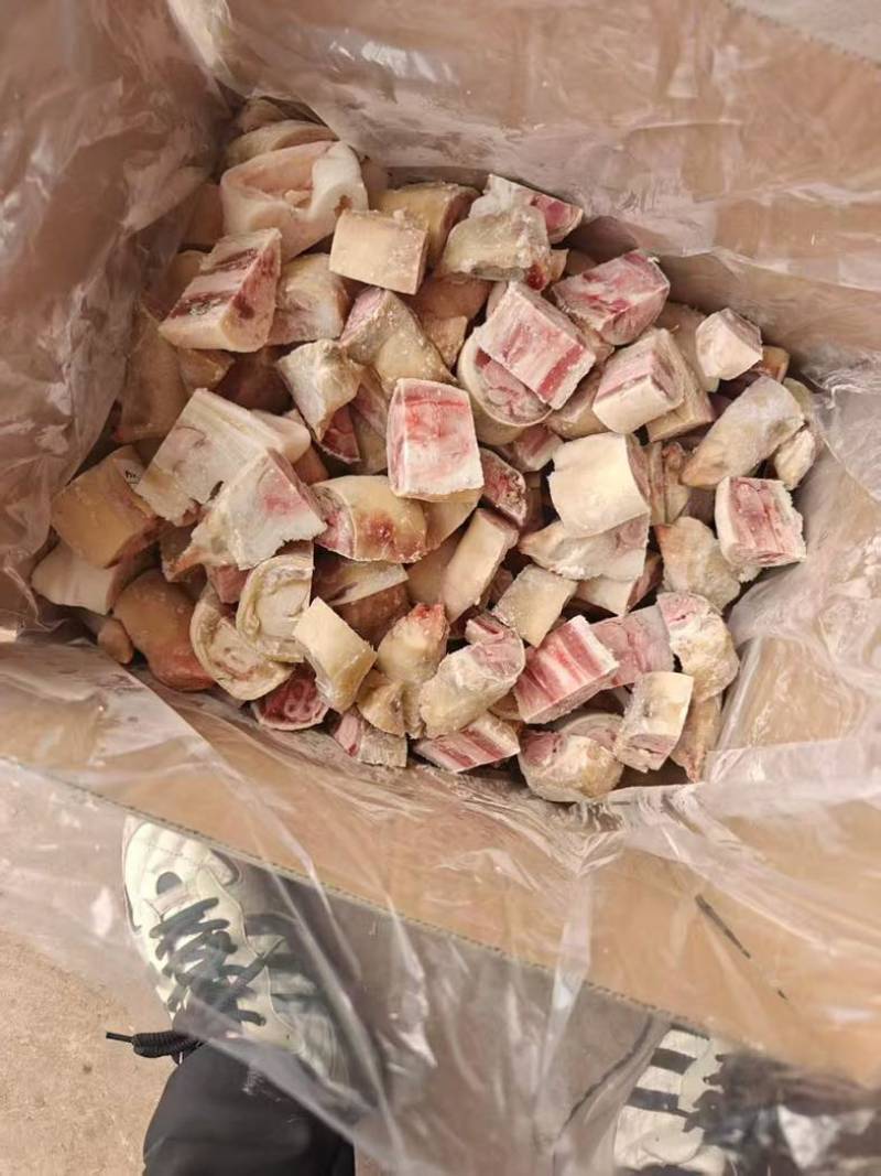 电商**:猪蹄块。全蹄块。劈半蹄。纯干，调理。可定制，包装，