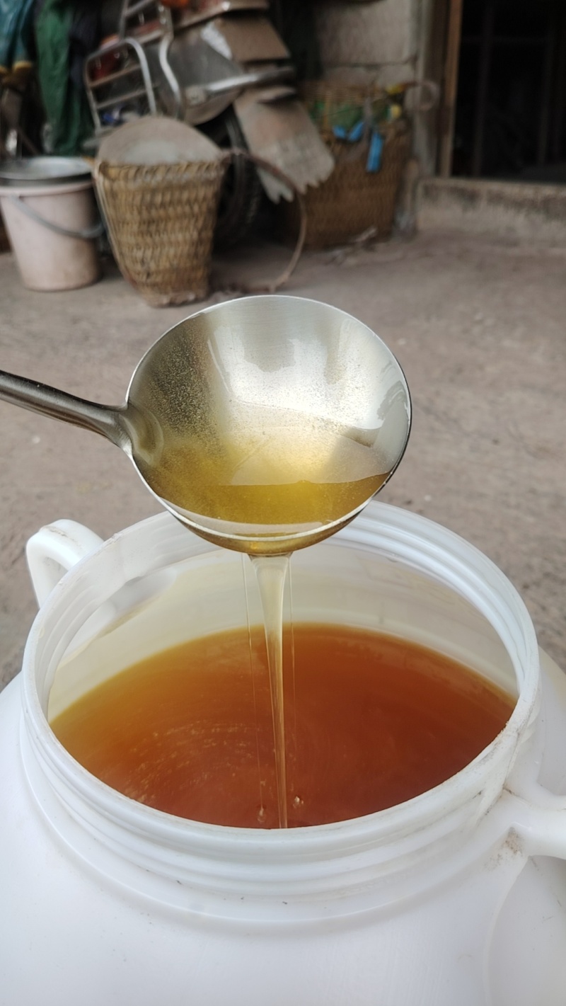 野生土蜂蜜。