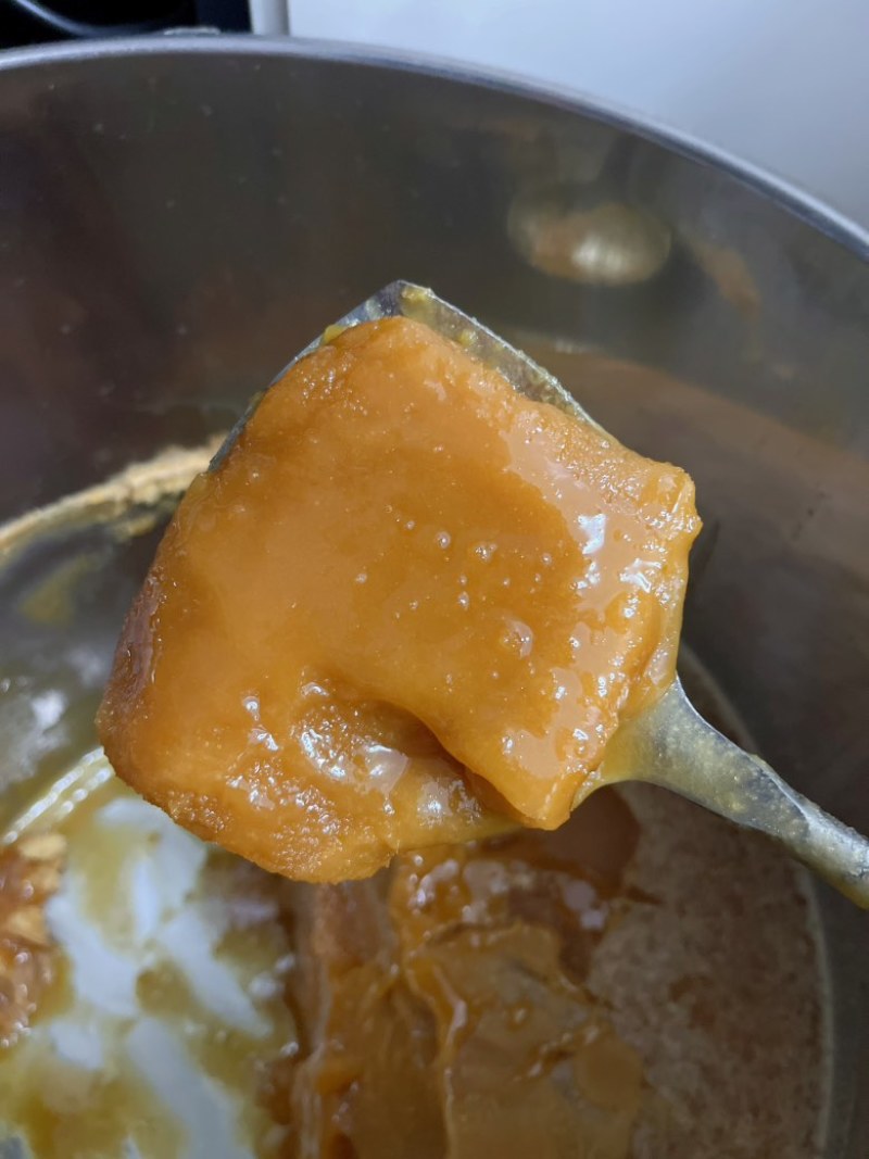 深山老林里头的土蜂蜜，没喂糖，***，一年取一次