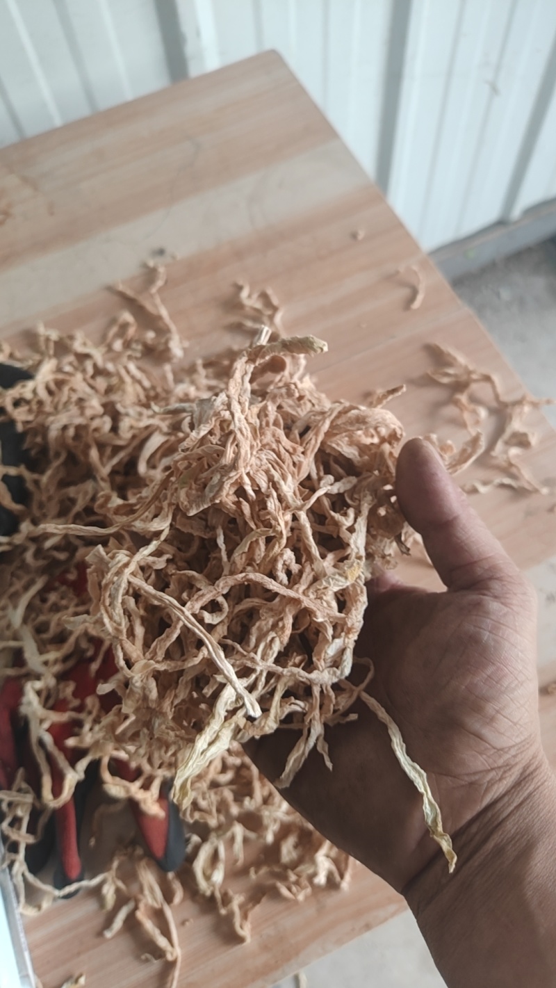 有八吨干萝卜丝要处理
