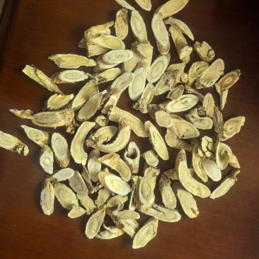 甘肃岷县电商黄芪规格1.0，黄芪色选下料。现货10吨。