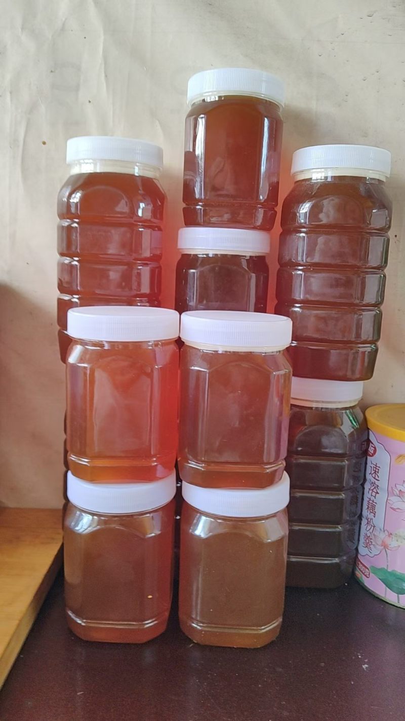 自己家的土蜂蜜，一年只取一次，保证货真价实
