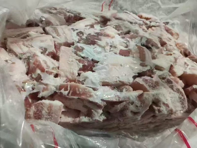带皮五花肉块，25.9-11月份的。保质期18个月