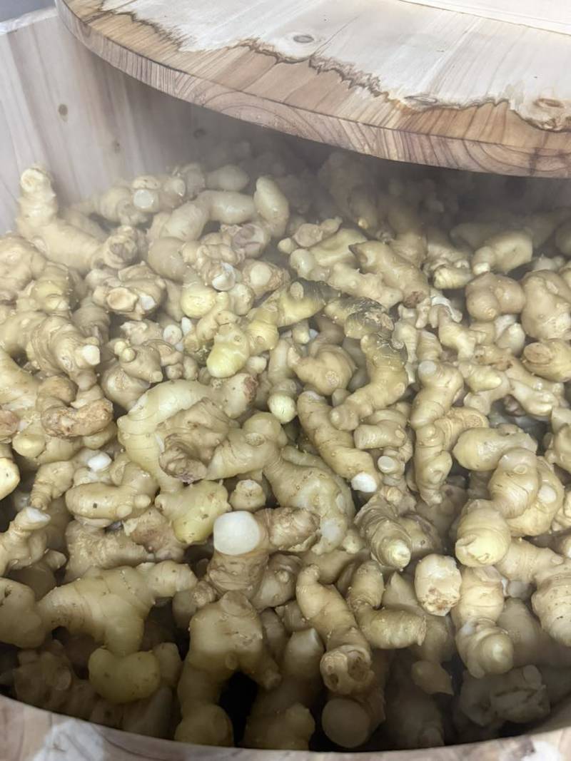 臻选自然生长足年黄精，古法制作九次蒸晒，***，纯手工