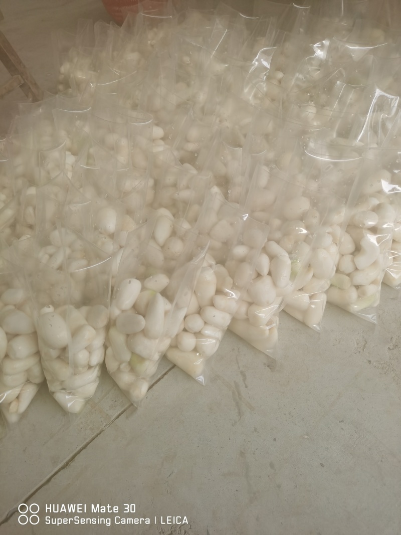 安徽特产去皮芋头批发，真空包装，精品，什么规格都有，支持商超