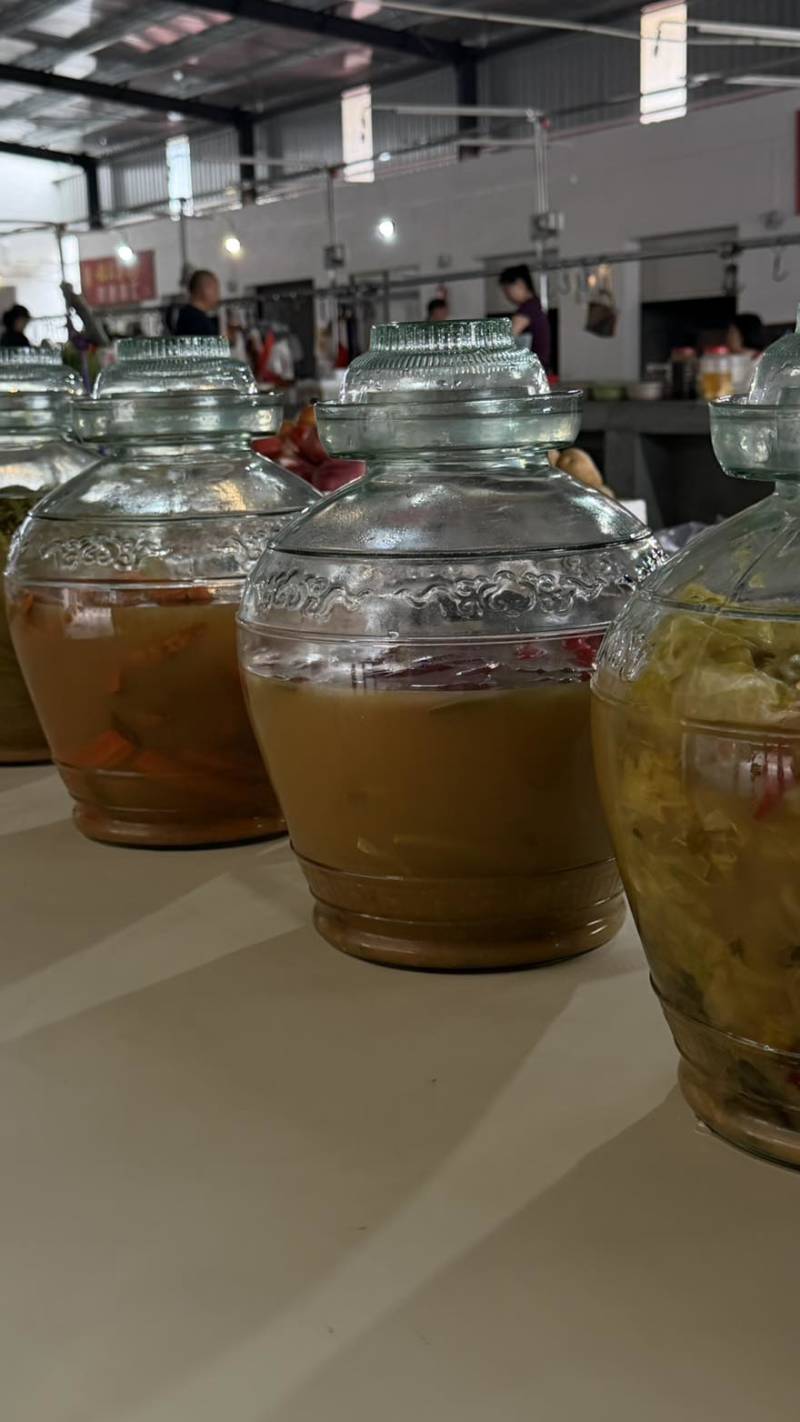 三十年老坛母水泡菜正宗四川泡菜。