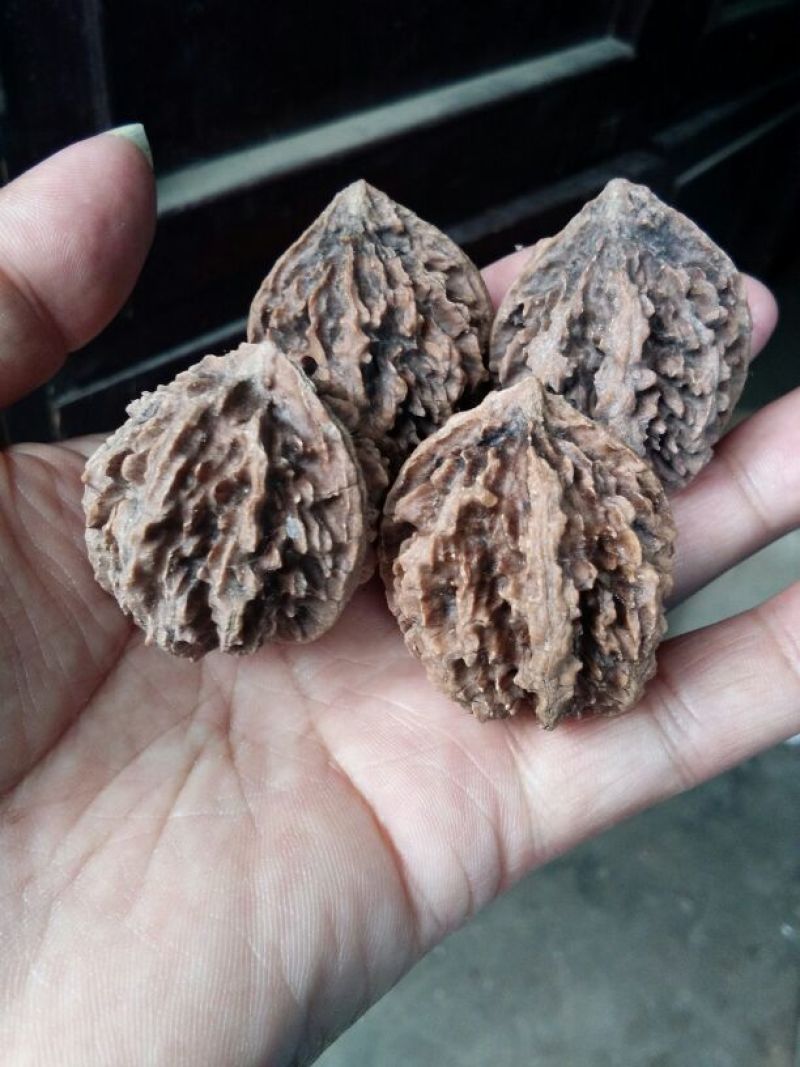 文玩核桃去皮后清洗纯干品
