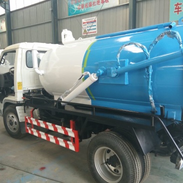 吸粪车